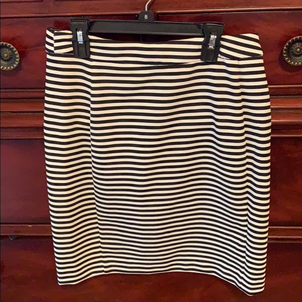 Worn once stretch striped mini Hawthorn